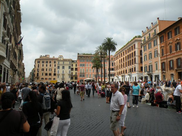  foule sur la place d'Espagne